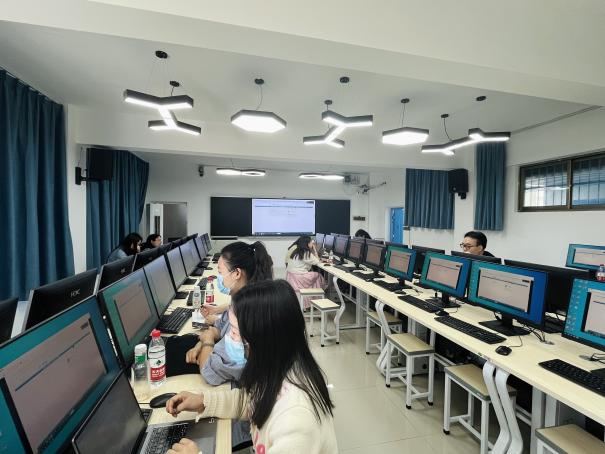 經(jīng)濟管理學(xué)院成功舉辦教學(xué)軟件培訓(xùn)活動，助力教育行業(yè)軟件開發(fā)應(yīng)用